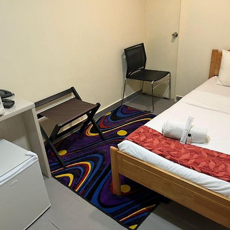 Single Sharing Room And Short Hours Stay At Sandpiper Hotel Singapur Exterior foto